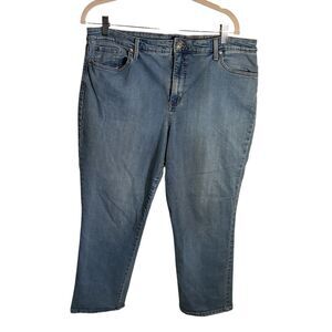 Gloria Vanderbilt Women's Blue Rail Straight Jeans. Size 18. Light Wash Denim